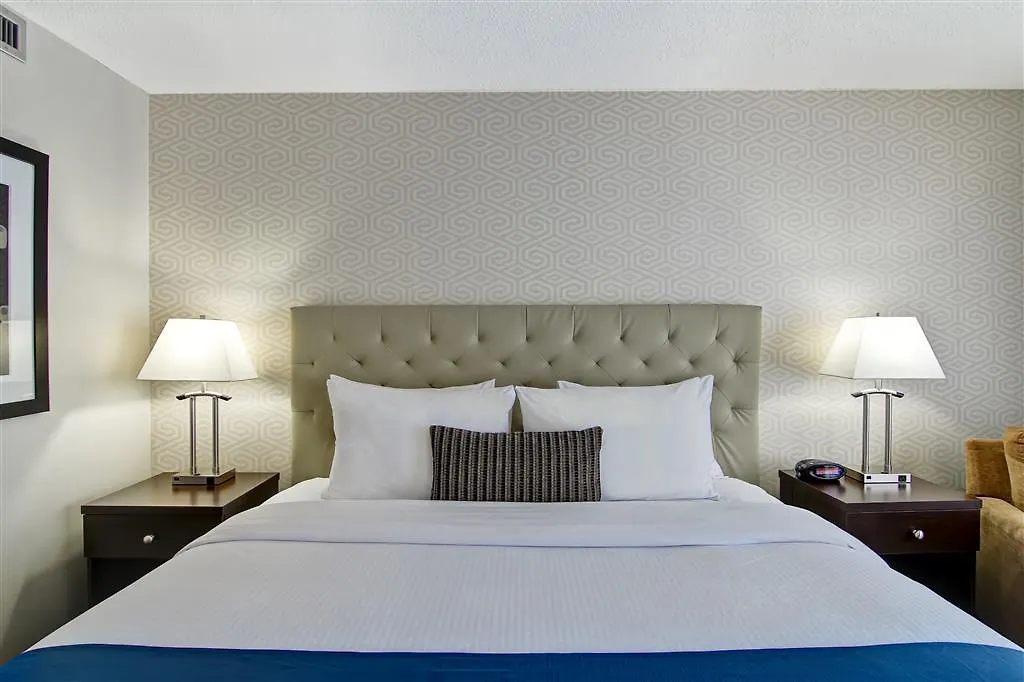 Radisson Hotel & Conference Centre Edmonton 3*,